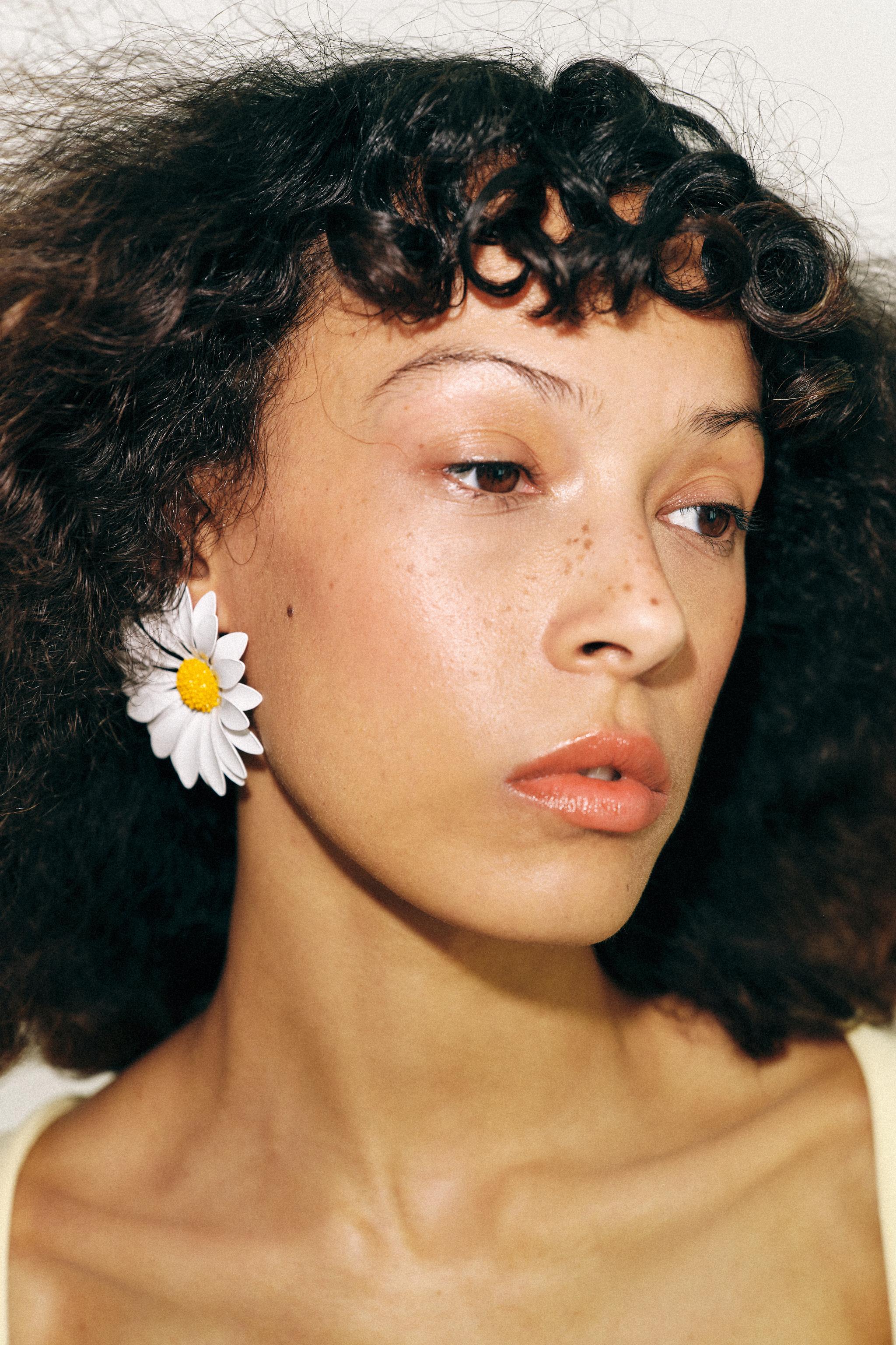 MAXI DAISY EARRINGS